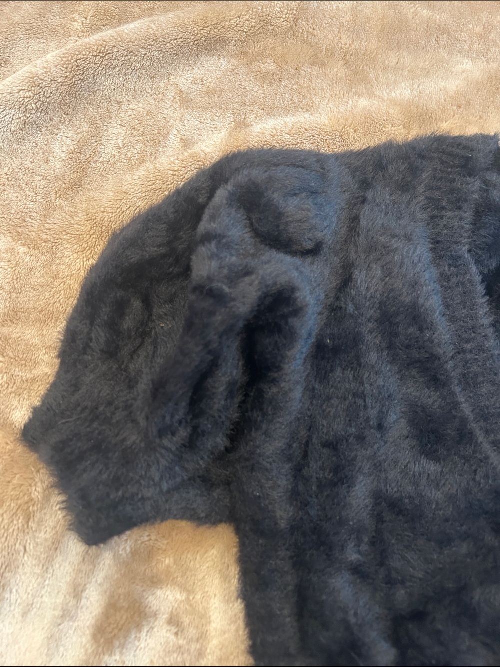 SS21 for Love & Lemons Black Fuzzy Puff-Sleeve Cropped Cardigan - Picture 5 of 5